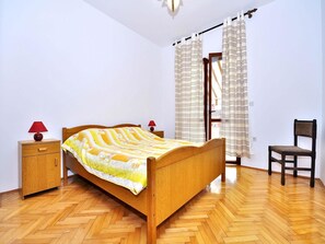 Apartment, Multiple Beds