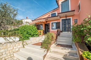 Apartamento, varias camas | Exterior