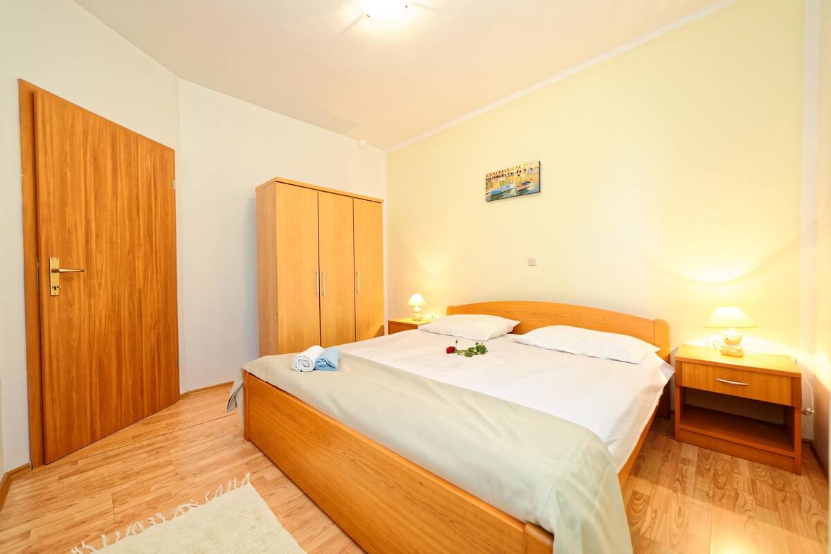Apartment, Multiple Beds