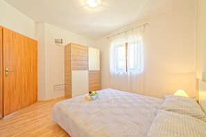 Apartment, Multiple Beds