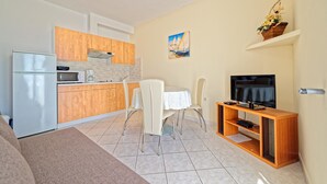 Apartment, 2 Double Beds | Living room - Apartments Klaudio (Rasa)