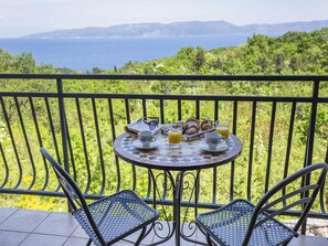 Apartamento, várias camas | Sacada