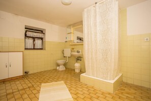 Apartment, Multiple Beds | Bathroom