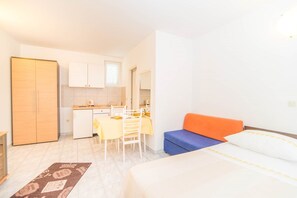 Apartment, Multiple Beds