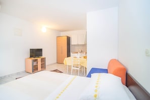 Apartment, Multiple Beds | Free WiFi, bed sheets