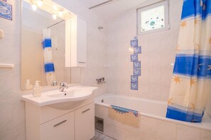 Apartment, Multiple Beds | Bathroom