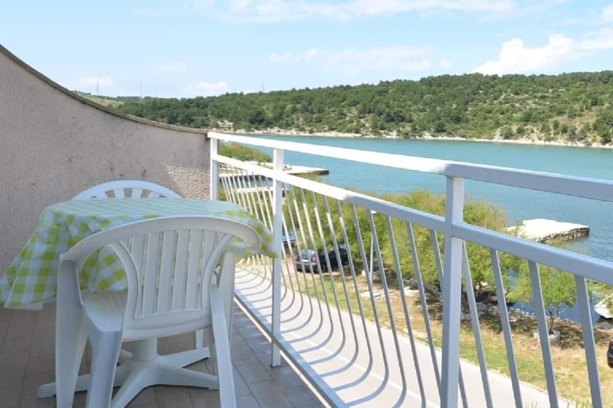 Apartamento, várias camas | Sacada