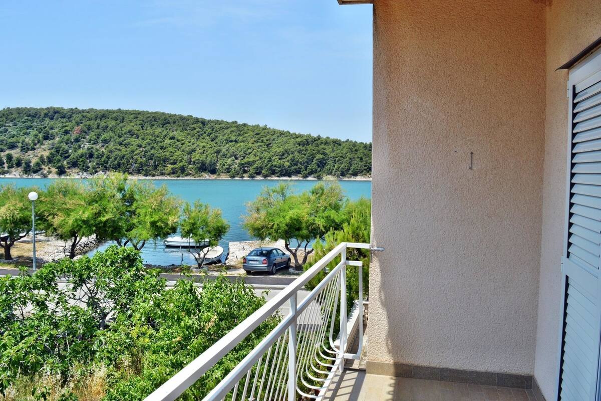 Apartamento, várias camas | Sacada