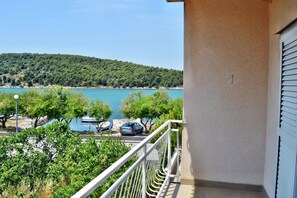Appartement, plusieurs lits | Balcon