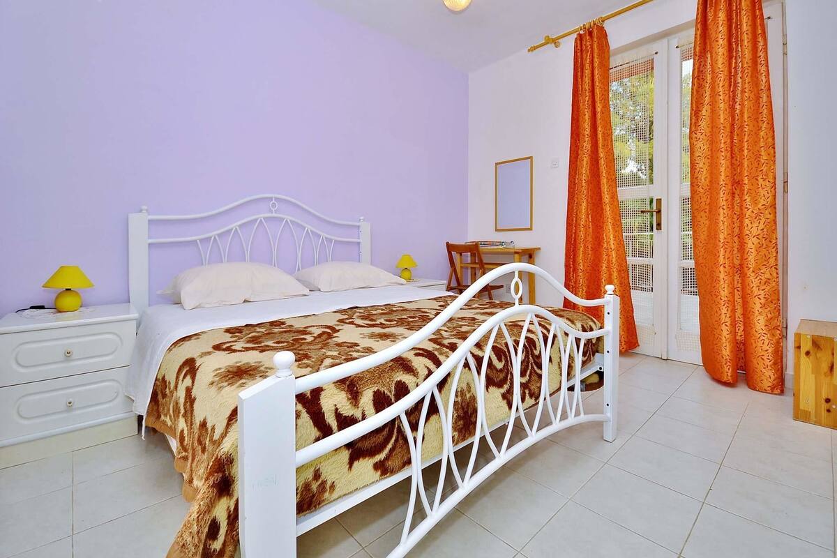 Apartamento, 1 cama de casal e sofá-cama | Wi-Fi de cortesia, roupa de cama