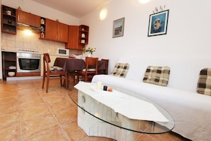 Apartment, 1 Double Bed with Sofa bed | Free WiFi, bed sheets - Apartments Maya (Liznjan)