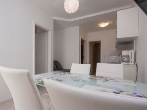 Appartement, Plusieurs lits | Cuisine privée | Four à micro-ondes, surface de cuisson, lave-vaisselle