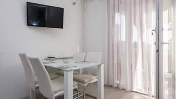 Apartment, Multiple Beds | Private kitchen | Microwave, stovetop, dishwasher, coffee/tea maker