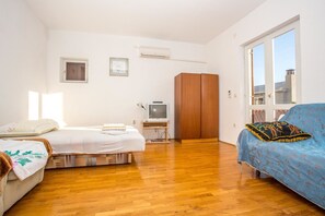 Apartment | Free cribs/infant beds, free WiFi, bed sheets - Apartments Nuic (Makarska)