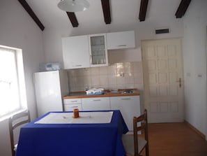 Apartment, 1 Double Bed | Private kitchen | Stovetop, electric kettle, cookware/dishes/utensils