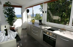 Apartment, Multiple Beds | Private kitchen | Stovetop, dishwasher, cookware/dishes/utensils