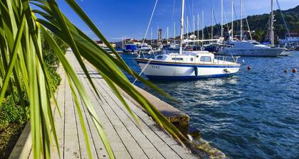 Apartments Radojka Tisno