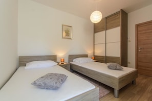 Iron/ironing board, free WiFi, bed sheets