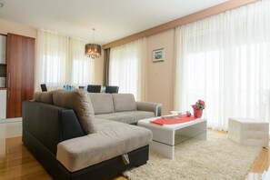 อพาร์ทเมนท์, หลายเตียง | เตารีด/โต๊ะรีดผ้า, เปลนอนเด็กแบบพกพา, Wi-Fi ฟรี, ผ้าปูที่นอน