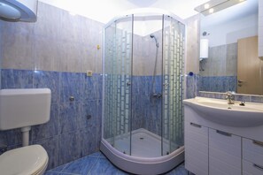 Apartment, Multiple Beds | Bathroom