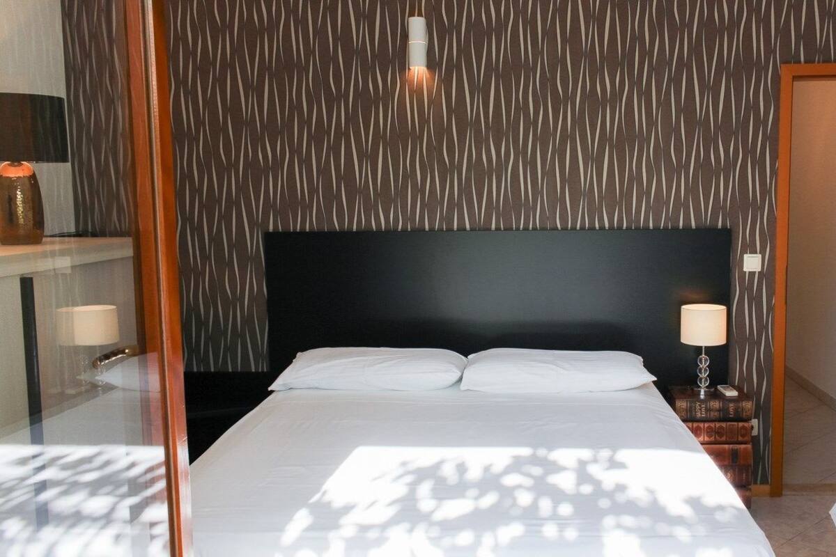 Wifi gratis y ropa de cama
