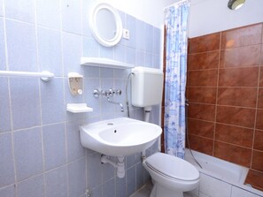 Apartment, 1 Double Bed with Sofa bed | Bathroom | Shower