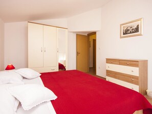 Apartment, Multiple Beds