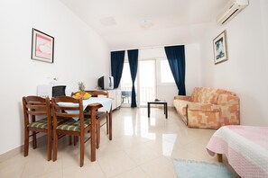 Apartment, 1 Double Bed with Sofa bed | Private kitchen | Stovetop, cookware/dishes/utensils - Apartments Ljubičić (Rogoznica)