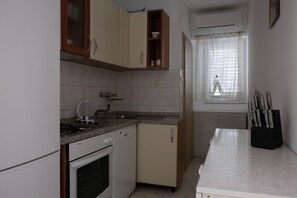 Appartement, 2 tweepersoonsbedden | Privékeuken | Een kookplaat, een vaatwasser, kookgerei, borden en bestek