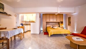Apartamento, 1 cama de casal e sofá-cama | Wi-Fi de cortesia, roupa de cama