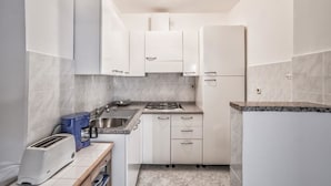 Apartamento, 1 cama de casal e sofá-cama | Cozinha privada | Cooktop, talheres/pratos/utensílios de cozinha