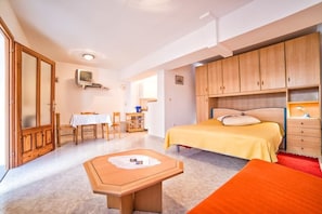 Apartment, 1 Double Bed with Sofa bed | Free WiFi, bed sheets