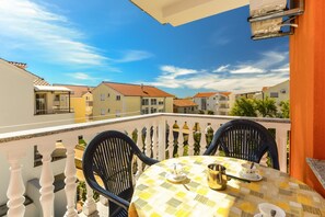 Appartement, plusieurs lits | Balcon