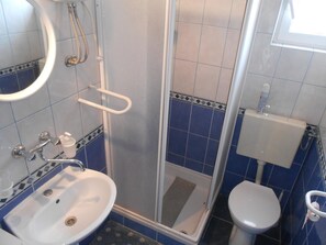 Apartment, 1 Double Bed with Sofa bed | Bathroom | Towels