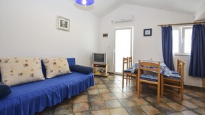 Apartment, Multiple Beds | Living room
