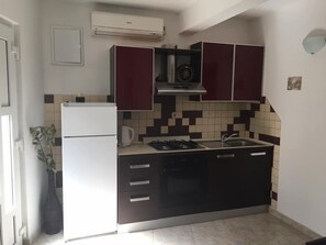 Apartment, 1 Double Bed | Private kitchen