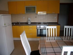 Appartement, plusieurs lits | Cuisine privée