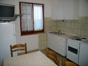 Apartment, Multiple Beds | Private kitchen