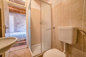 Apartment, 1 Double Bed | Bathroom