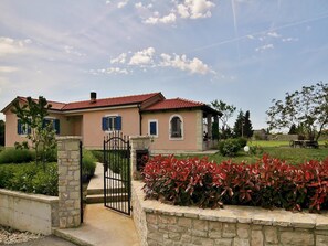 Vila, várias camas | Fachada da propriedade
