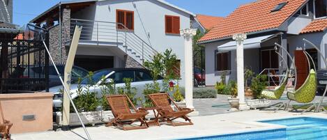 Appartement, plusieurs lits | Piscine extérieure