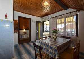 Apartment, Mehrere Betten | Eigene Küche | Herdplatte, Kochgeschirr/Geschirr/Besteck