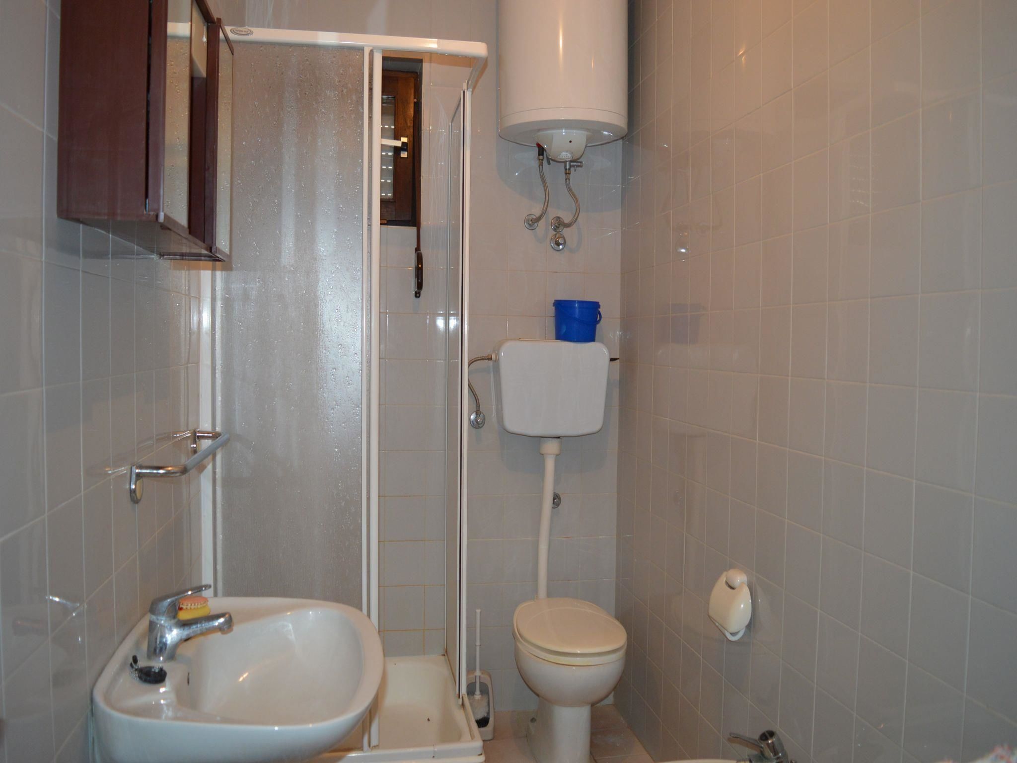 Apartment, Multiple Beds | Bathroom | Shower