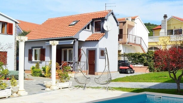 A house with a swimming pool, a garden, and a red-tiled roof. - Holiday House Tina Tribunj (Tribunj)