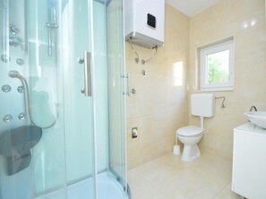 Ferienhaus, Mehrere Betten | Badezimmer | Dusche