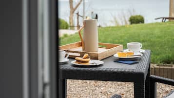 Standaard tweepersoonskamer, uitzicht op zee | Terras
