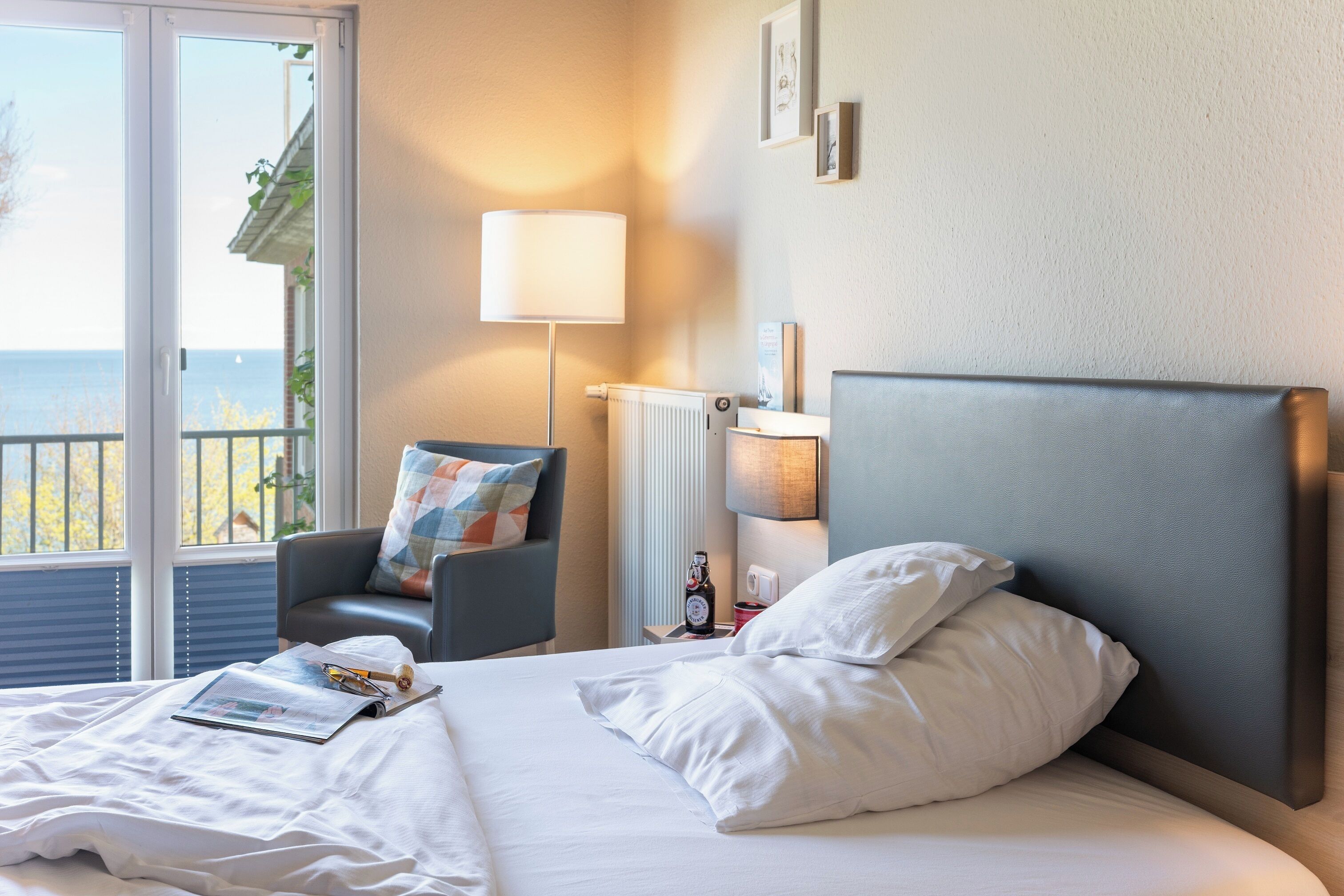Hypo-allergenic bedding, in-room safe, free WiFi, bed sheets