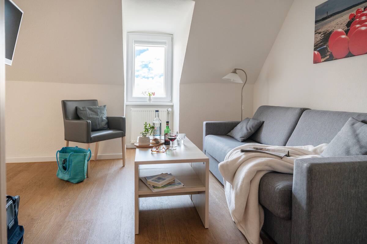 junior suite | hypo-allergenic bedding, in-room safe, desk, free wifi