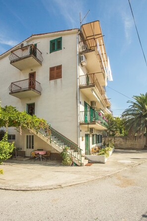 واجهة المنشأة