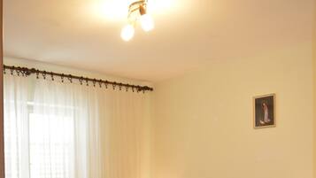 Apartment, Multiple Beds | Private kitchen | Stovetop